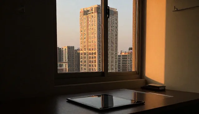 膜结构屋顶系统如何处理复杂地形问题？
